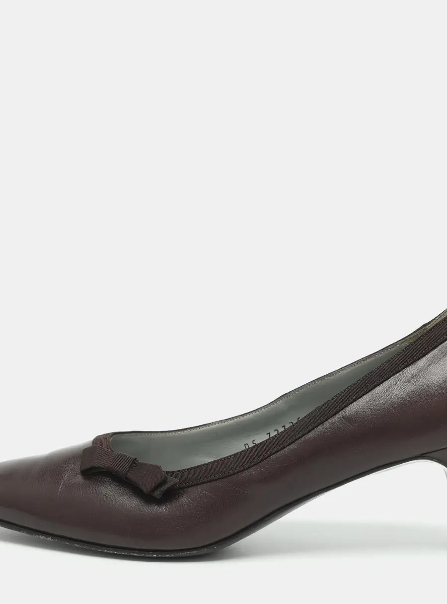 Salvatore Ferragamo Bow Tie Size 38.5 Burgundy Leather Pumps
