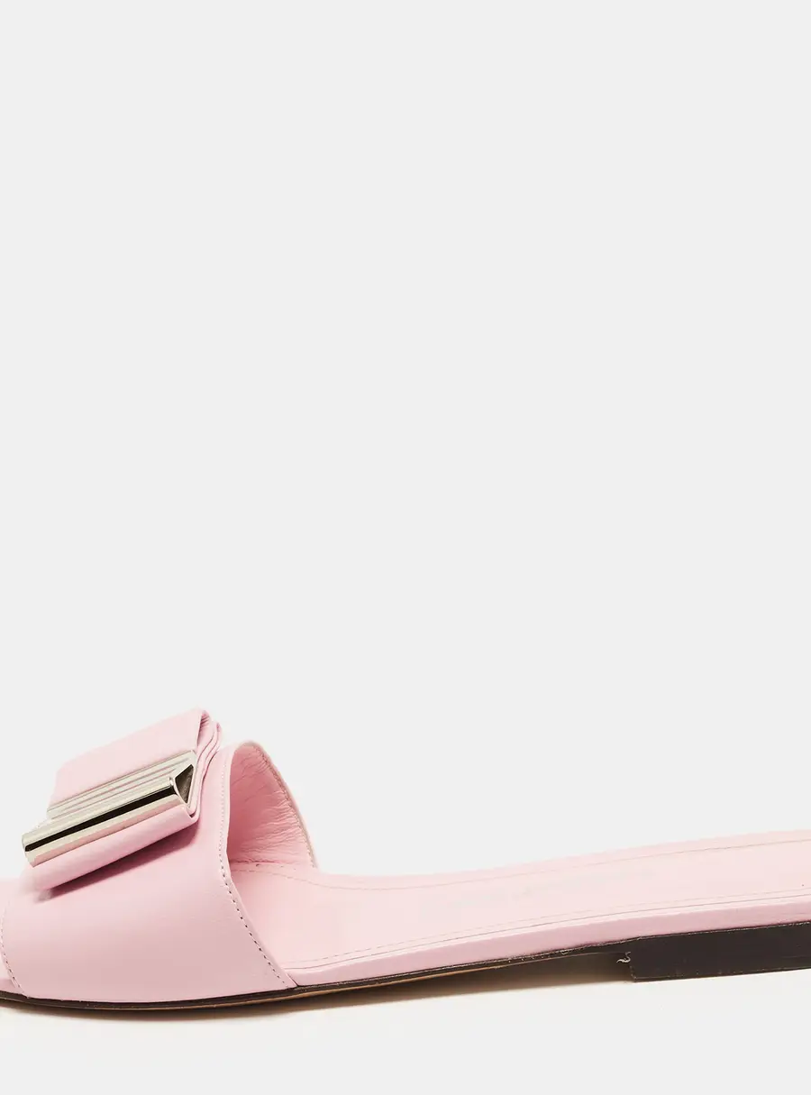 Salvatore Ferragamo Lyana Size 38.5 Pink Leather Flat Slides