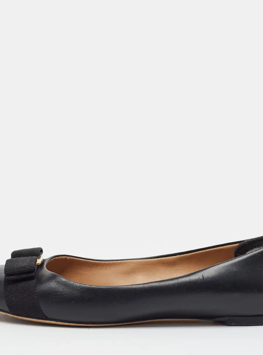Salvatore Ferragamo Varina Size 38 Black Leather Ballet Flats