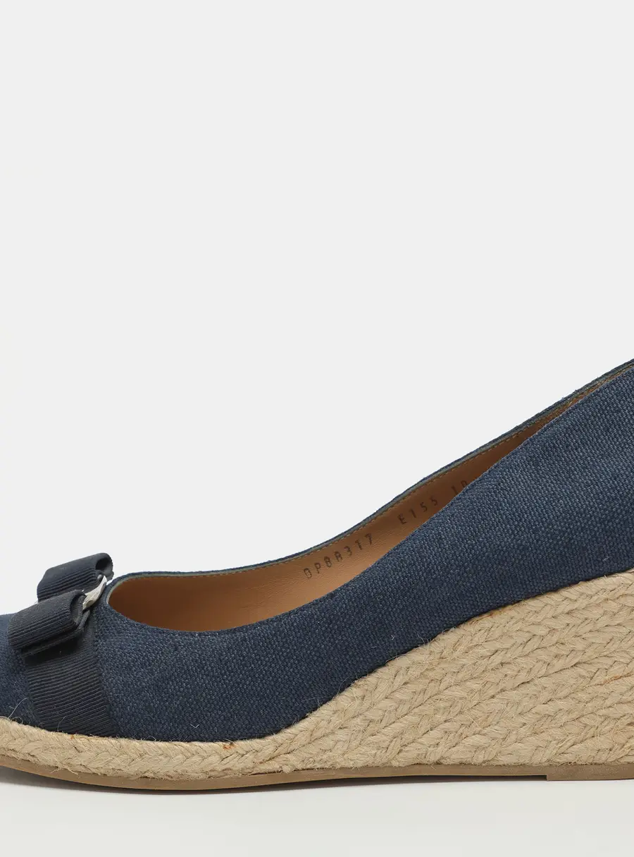 Salvatore Ferragamo Darly Vara Bow Size 40.5 Navy Blue Canvas Wedge Pumps