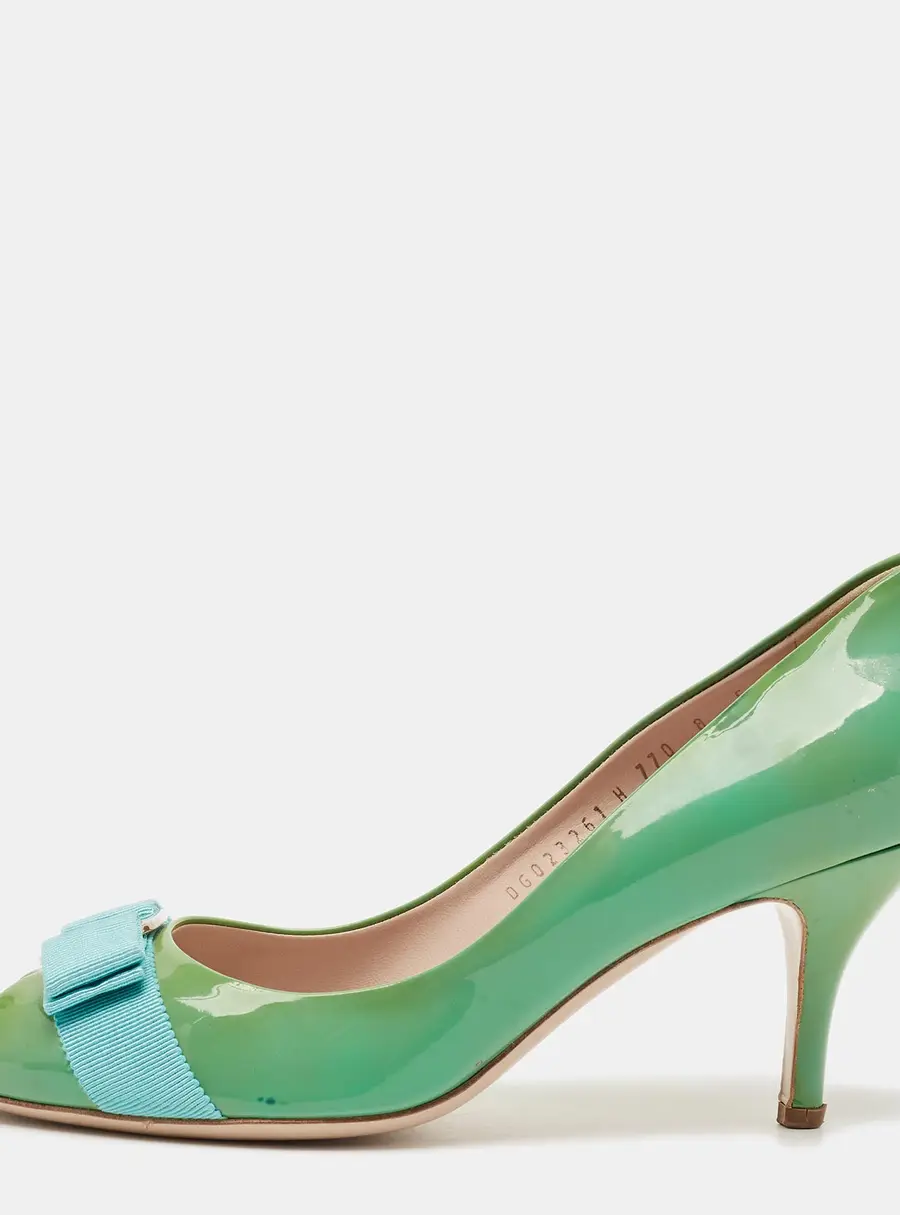 Salvatore Ferragamo Vara Bow Size 38.5 Green Patent Leather Peep Toe Pumps