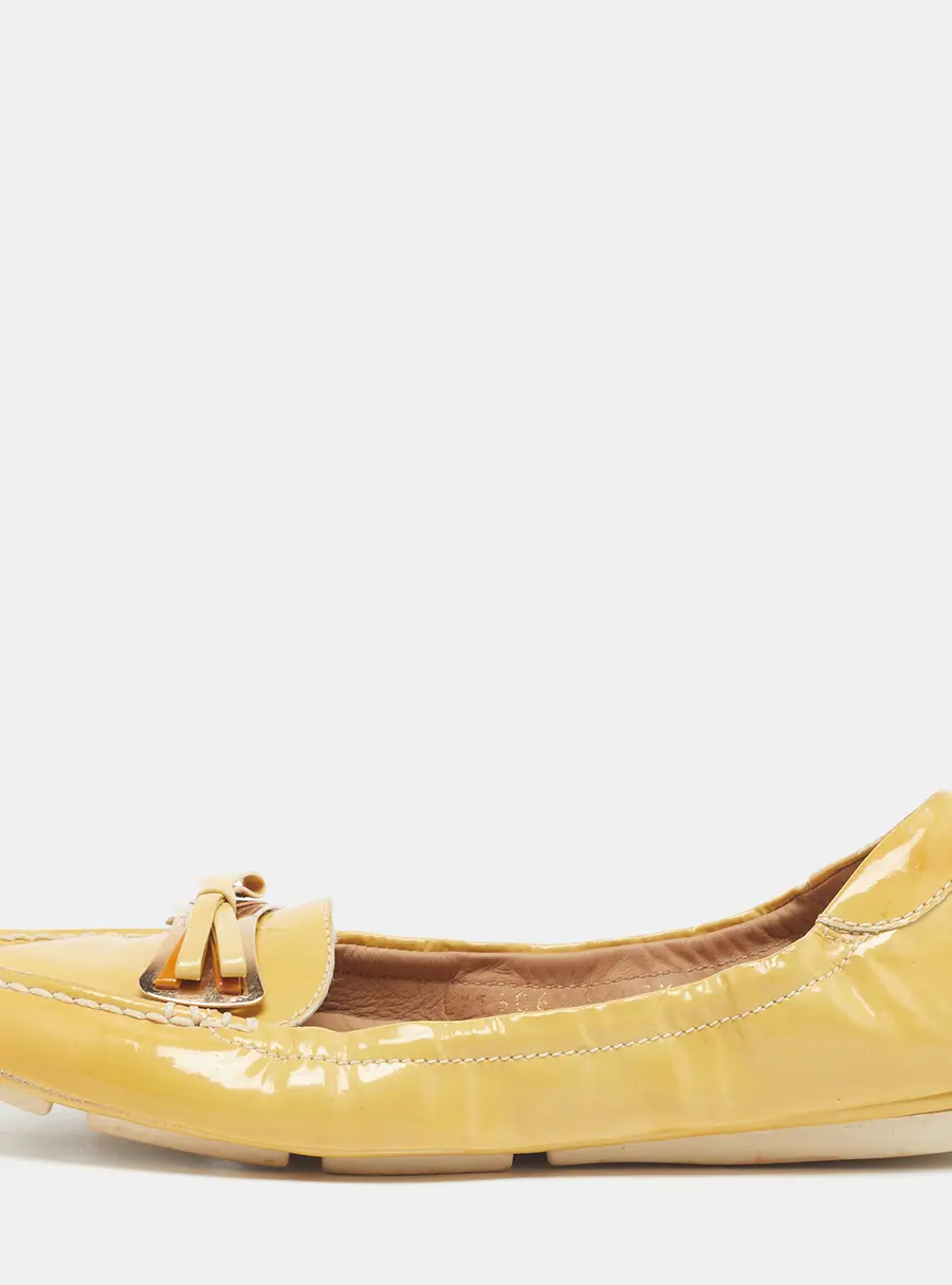 Salvatore Ferragamo Size 35.5 Yellow Patent Leather Scrunch Ballet Flats