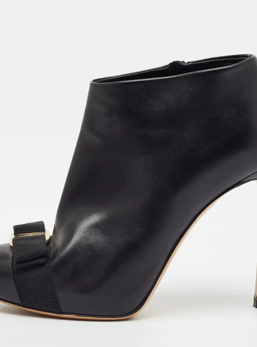 Salvatore Ferragamo Vara Bow Size 38 Black Leather Platform Ankle Length Boots