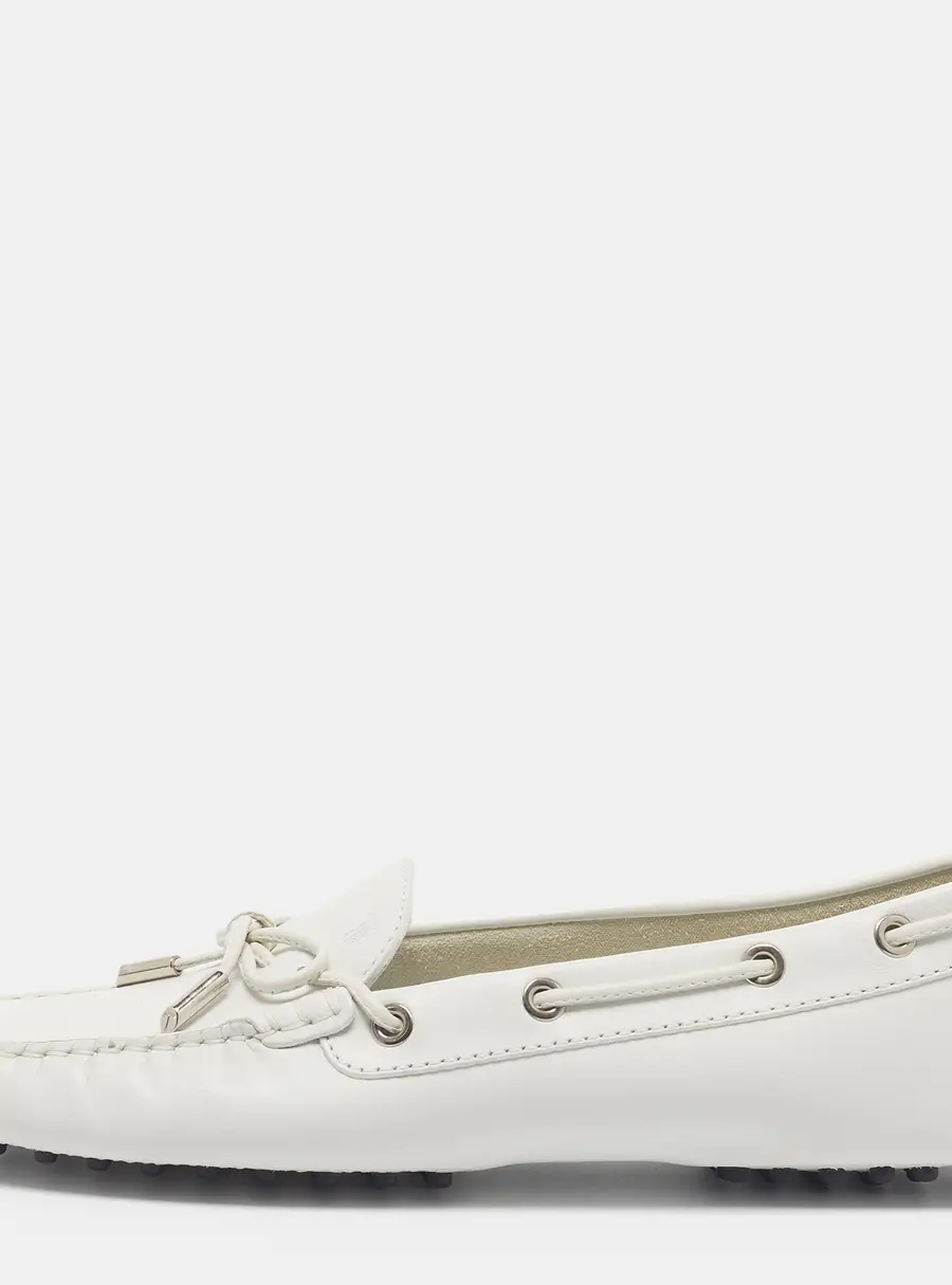 Tod's Gommino Size 40 White Leather Bow Penny Loafers