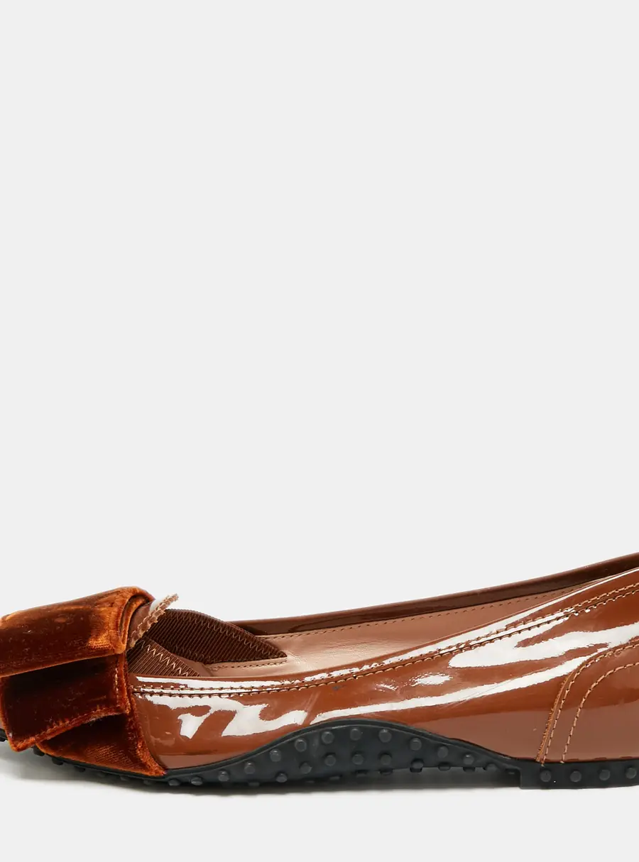 Tod's Size 35.5 Brown Patent Leather Bow Loafers