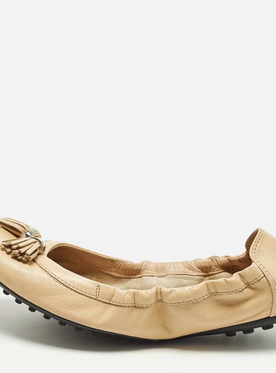 Tod's Scrunch Size 37 Beige Leather Ballet Flats