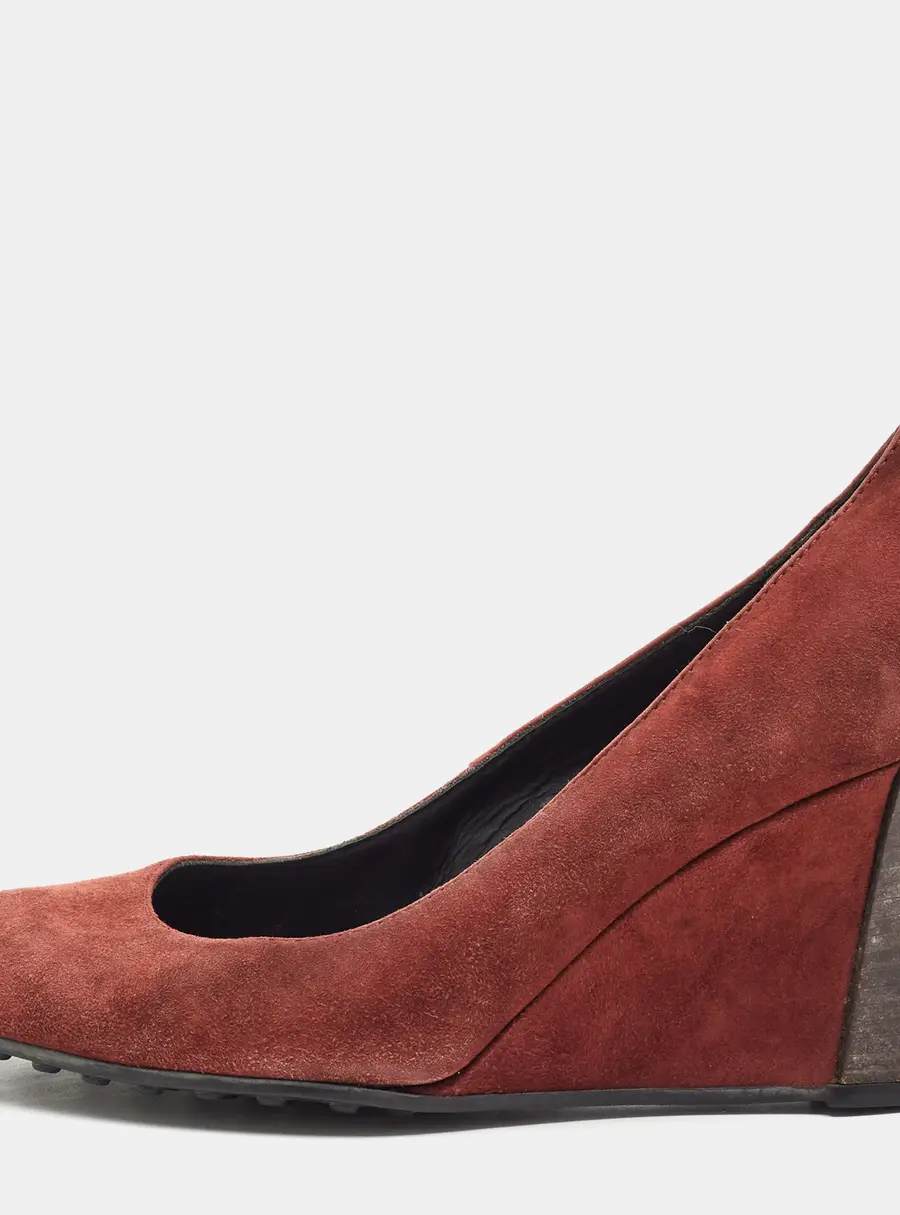 Tod's Size 38 Burgundy Suede Wedge Pumps