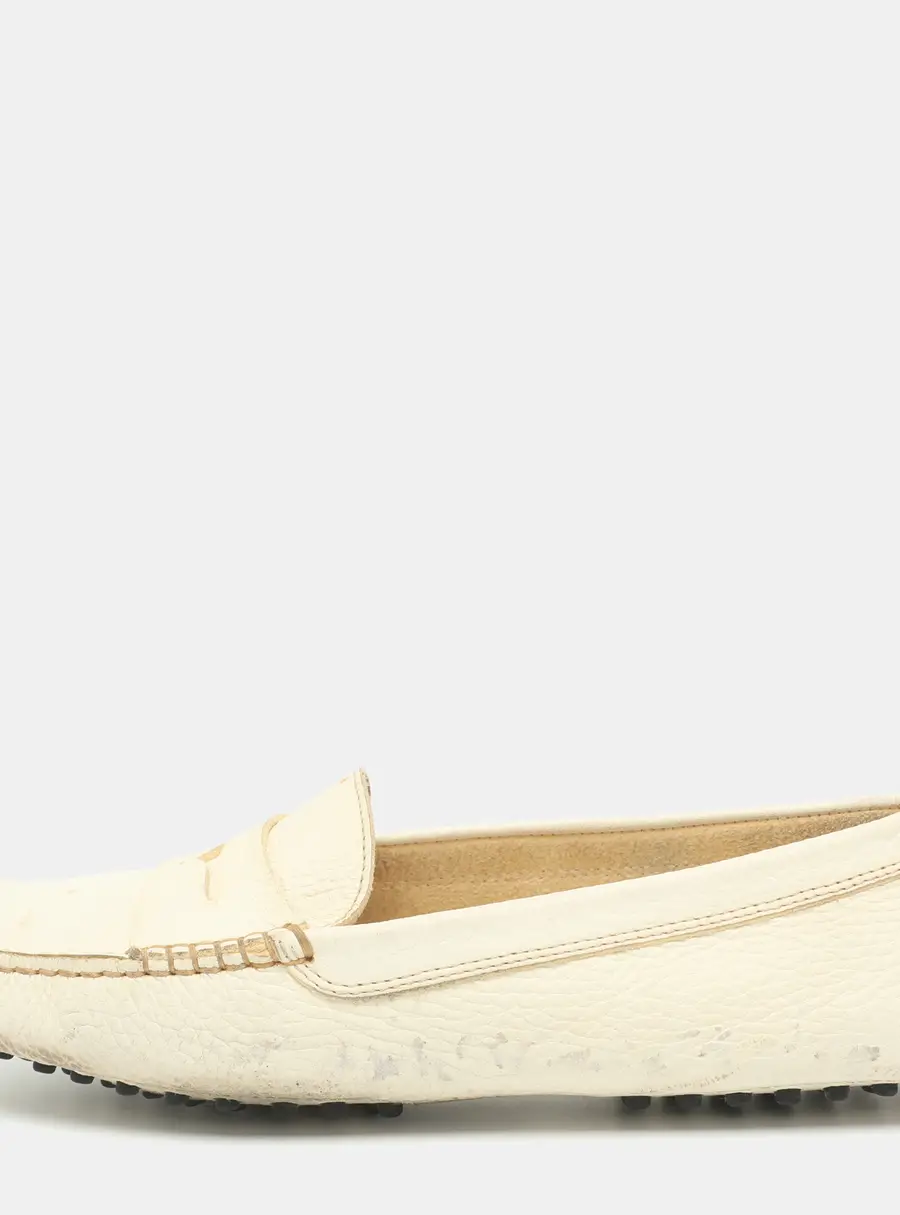 Tod's Size 38.5 Cream Leather Penny Loafers