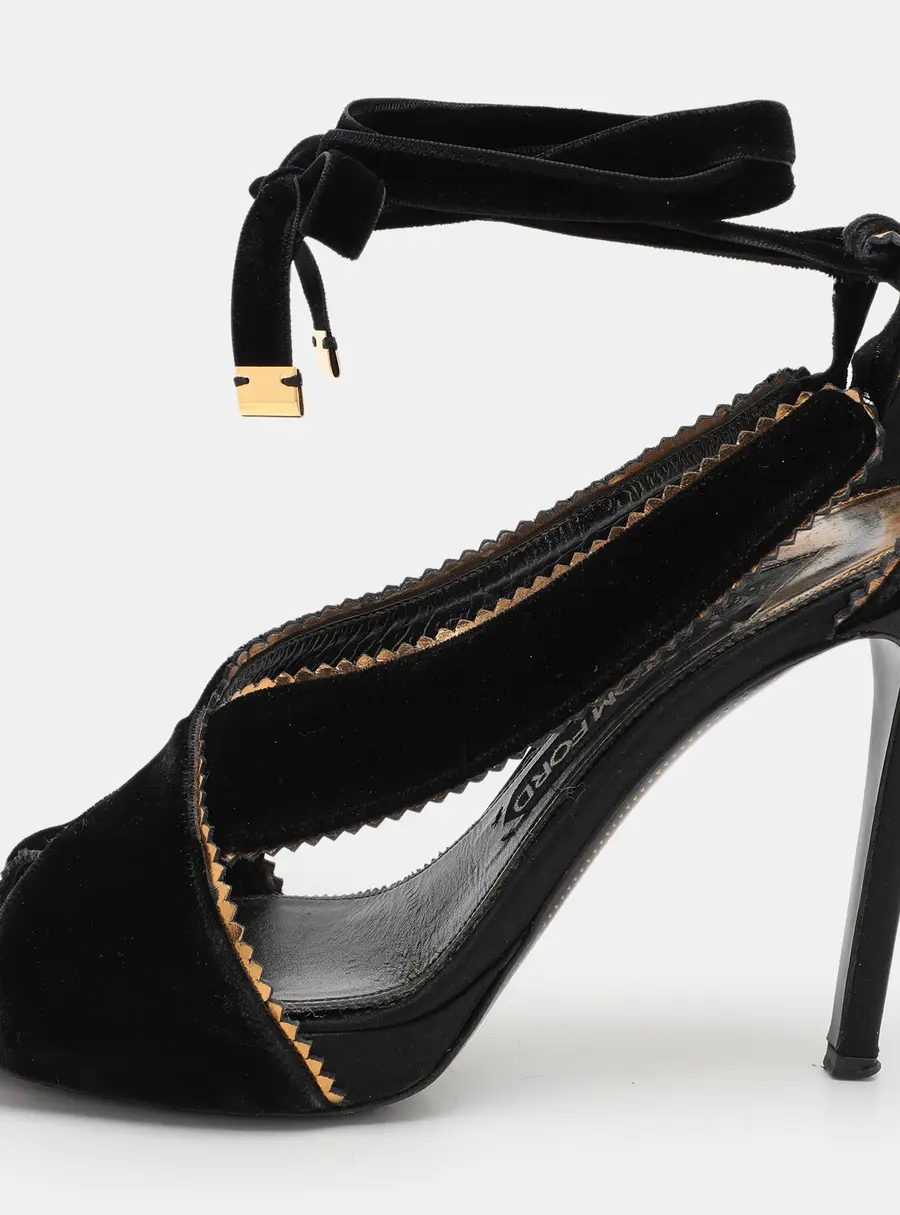 Tom Ford Size 40 Black Velvet Peep Toe Pumps