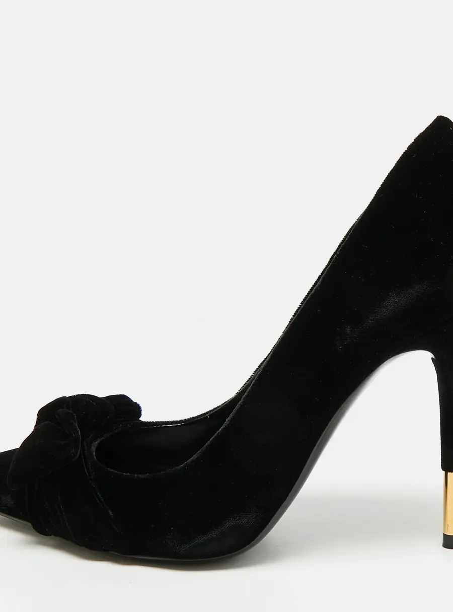 Tom Ford Size 39 Black Velvet Bow  Pointed Toe  Pumps