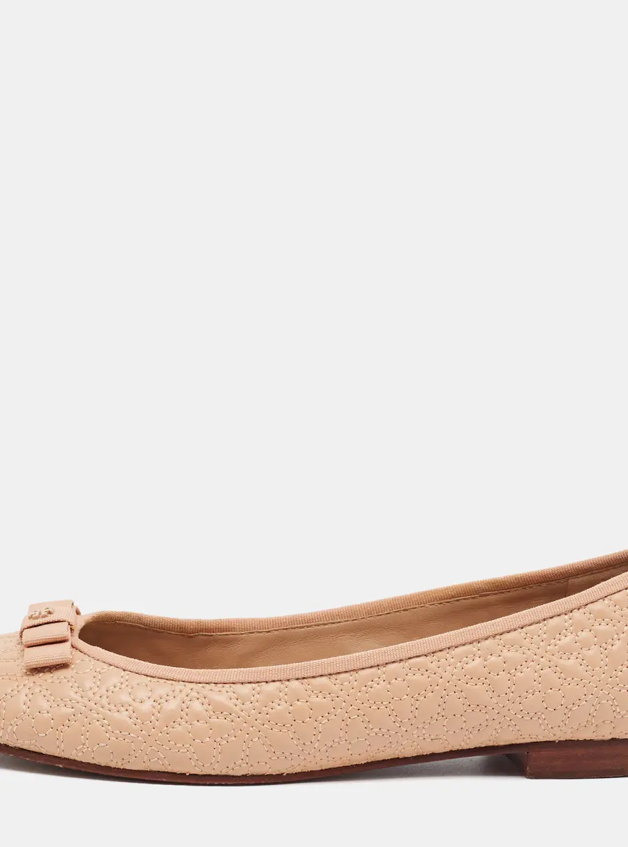Tory Burch Size 39 Beige Quilted Leather Ballet Flats