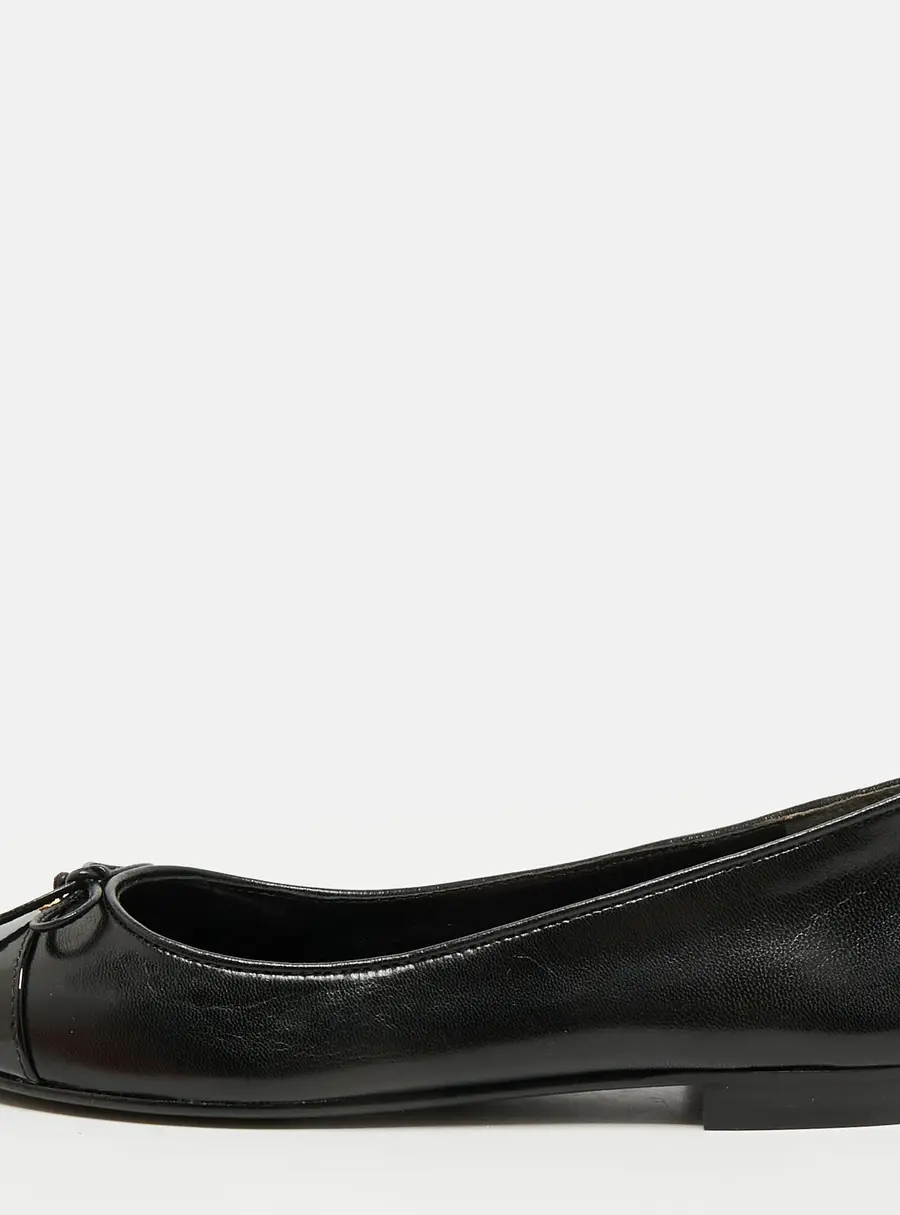 Tory Burch Size 37 Black Leather and Patent Cap Toe Bow Ballet Flats