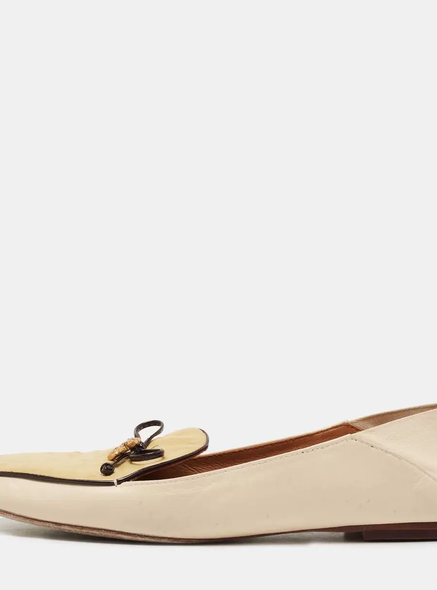 Tory Burch Beige/Cream Leather and Ostrich Embossed Charm Loafers Size 40