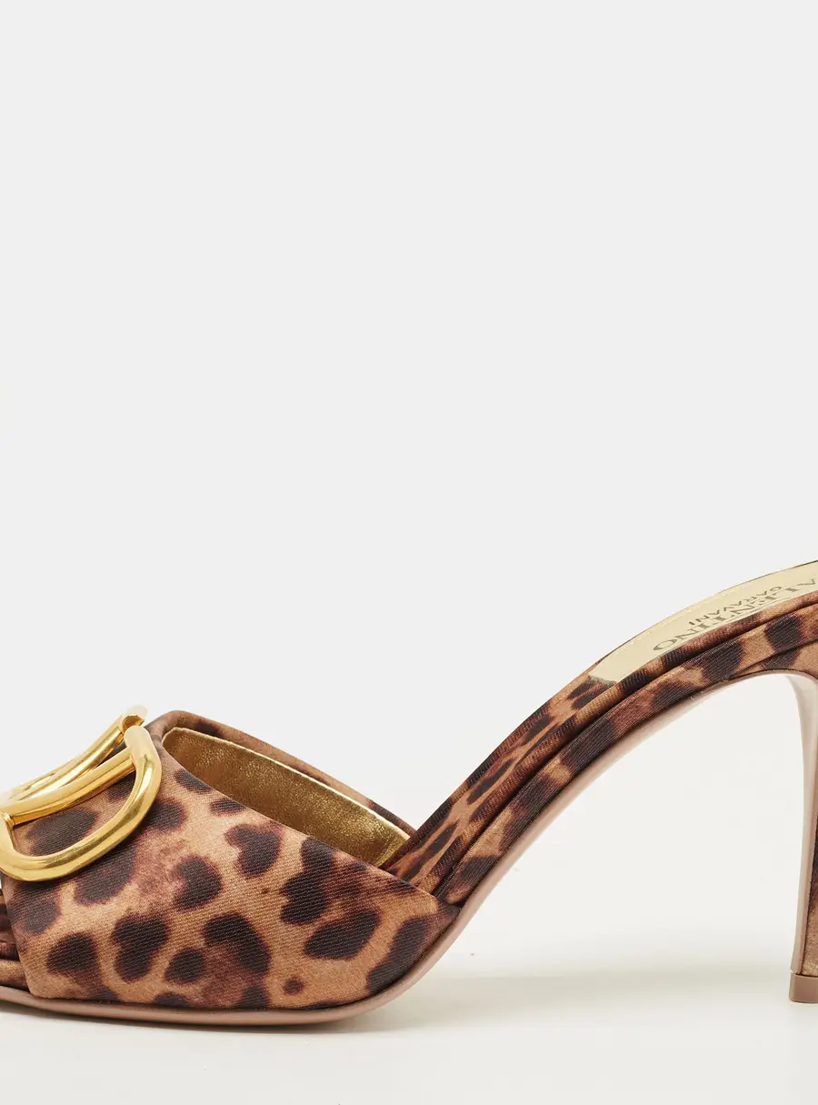 Valentino Escape V logo Size 38.5 Brown Leopard Print Fabric Slide Sandals
