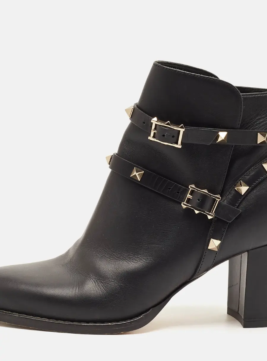 Valentino Rockstud Size 38.5 Black Leather Ankle Length Boots