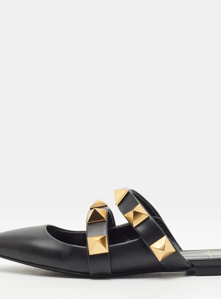 Valentino Roman Stud Size 38.5 Black Leather Flat Sandals