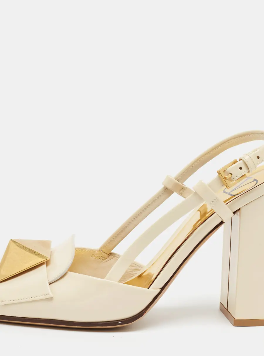 Valentino One Stud Size 35 Cream Patent Leather Slingback Pumps