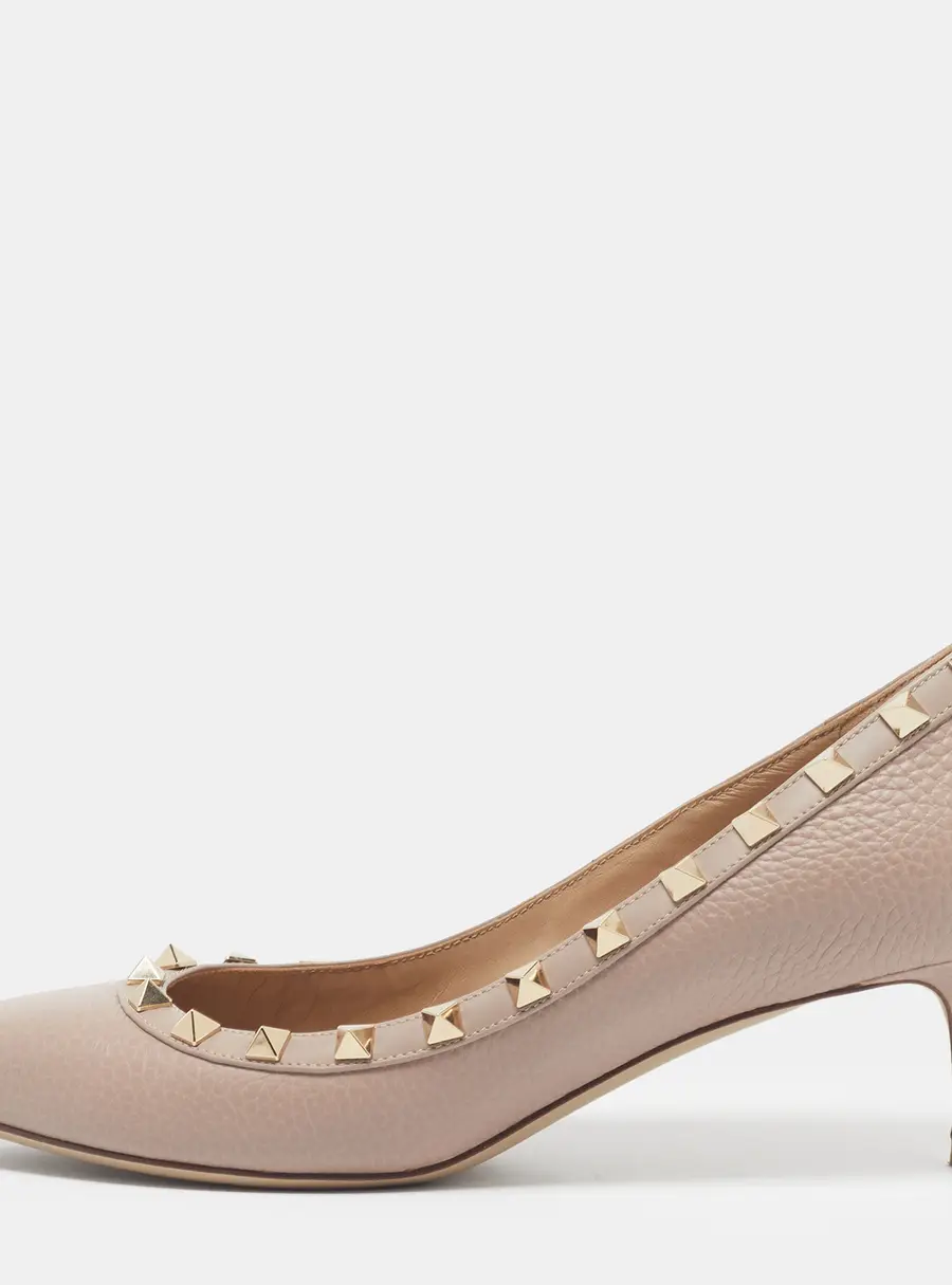 Valentino Rockstud Size 38 Beige Leather Pointed Toe Pumps