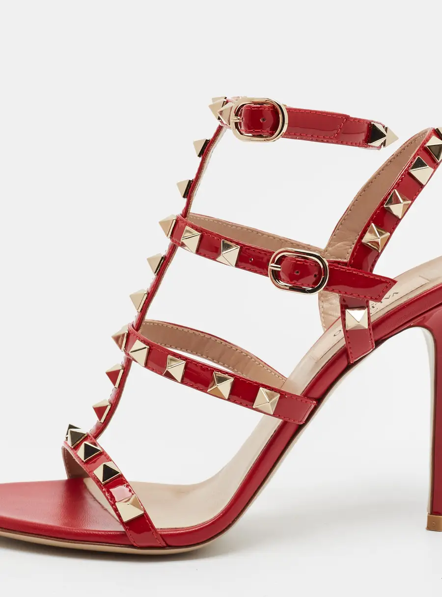 Valentino Garavani Rockstud Size 35.5 Red Patent Leather Ankle Strap Sandals