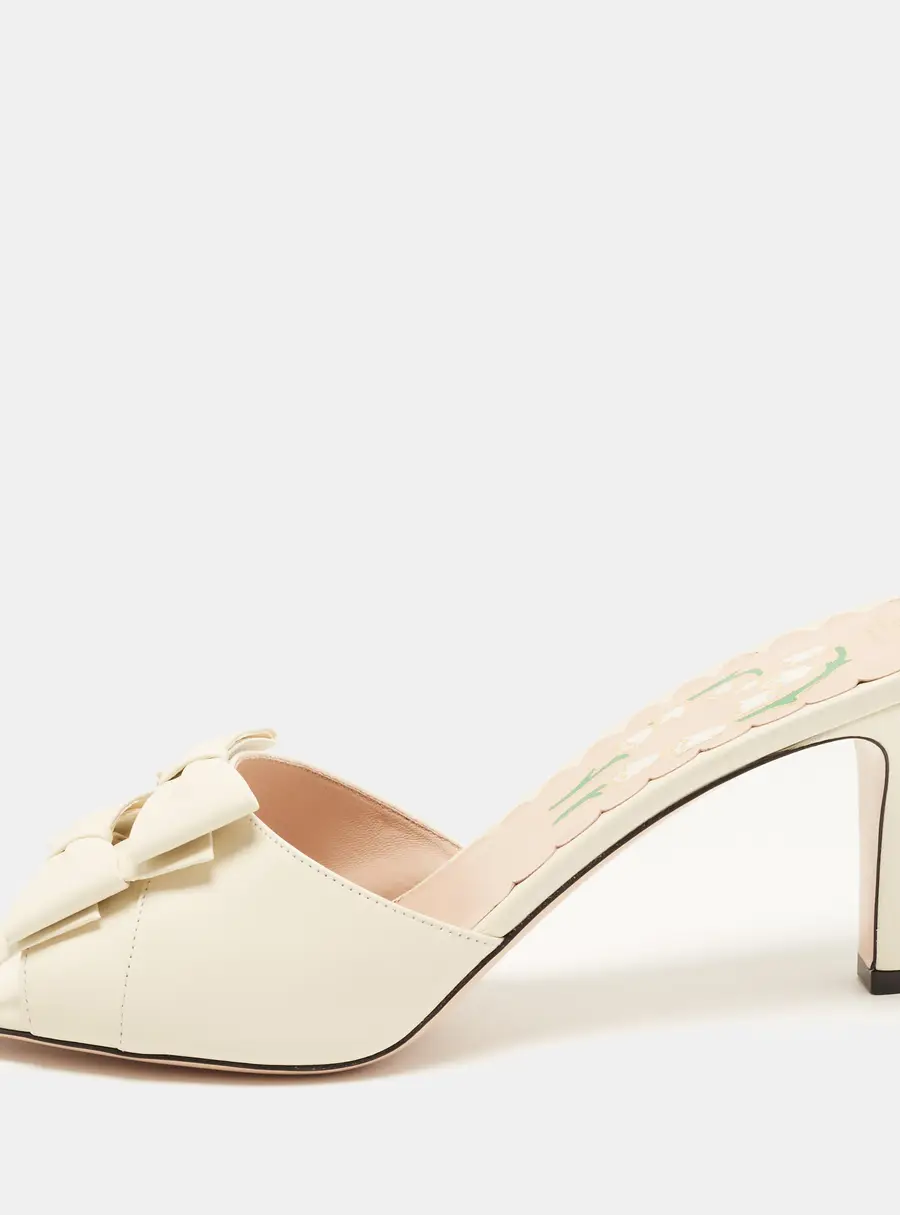 Valentino Bowow Size 40.5 Off White Leather Slide Sandals