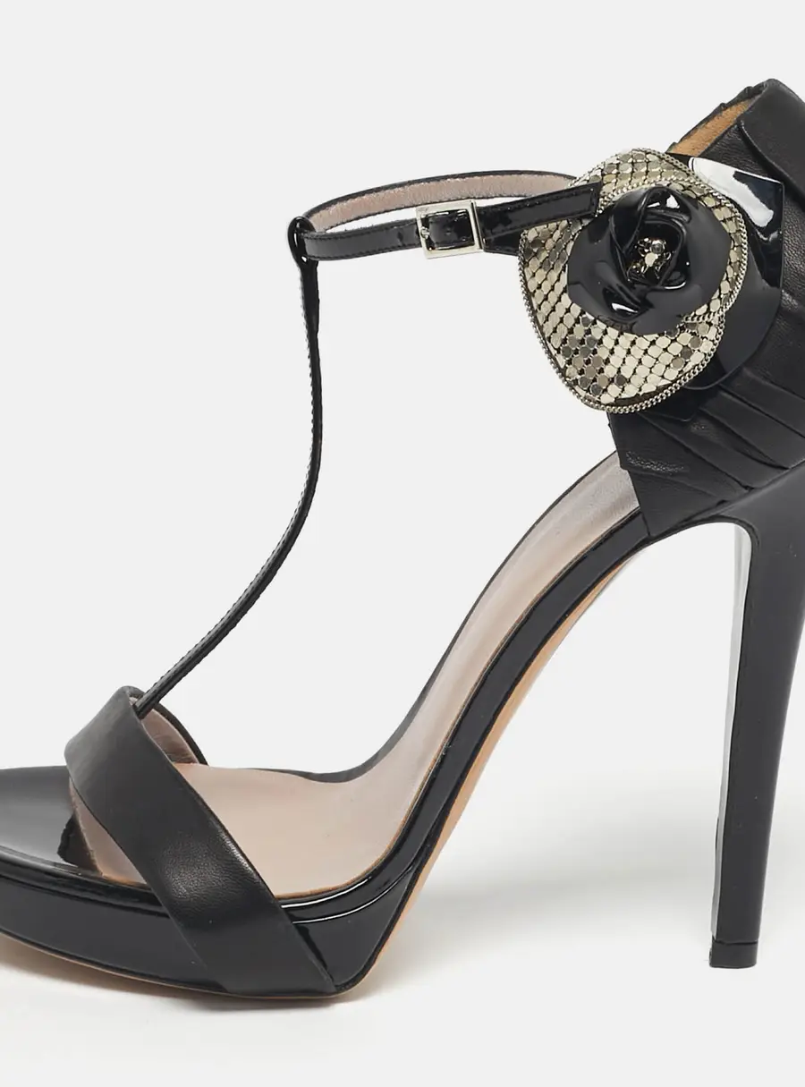 Versace Size 40 Black Leather and Patent Flower Detail Ankle T-Strap Sandals