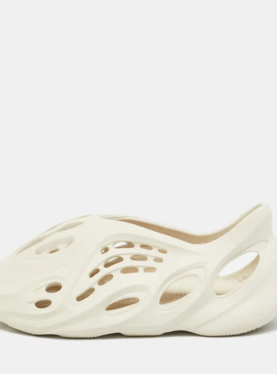 Yeezy x Adidas Foam RNR Sand Size 40.5 Off White Rubber Slip On Sneakers